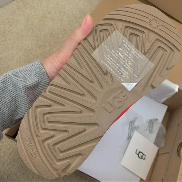 Ugg Kids Classic Short II Rainbow Boot - Picture 3 of 6